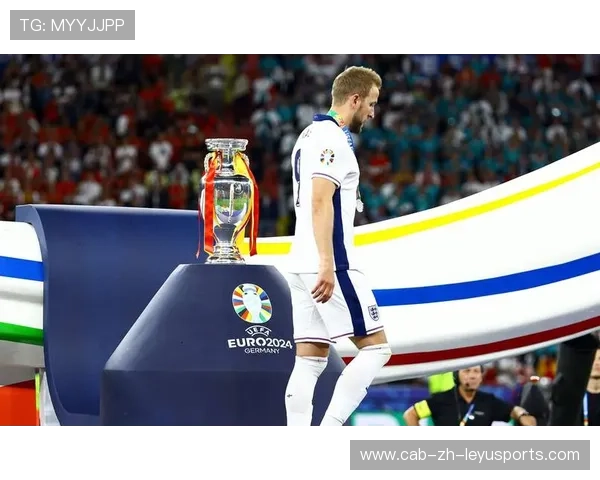 凯恩停球刺入禁区制造巨大混乱,热刺前场势头再起