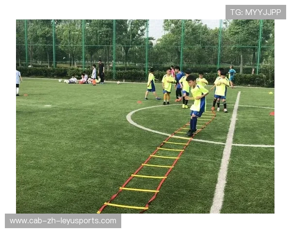 足球俱乐部青训营与高校共建人才输送通道，足球俱乐部青训有工资吗